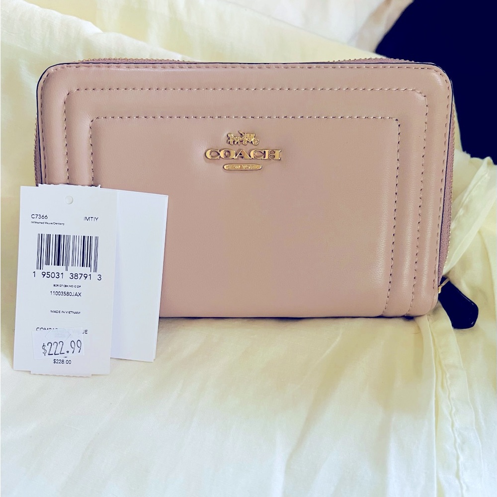 Coach Medium Zipped Wallet